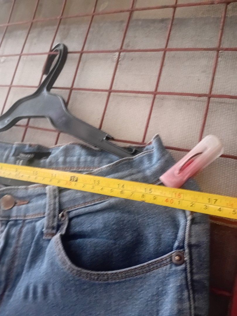 Forever 21 Blue Denim Jeans (Category: Jeans) located in Paranaque City. Submitted by njtj05 (Listing ID 1466988310, Image 2). Description: 3 for 100 declutter sale.