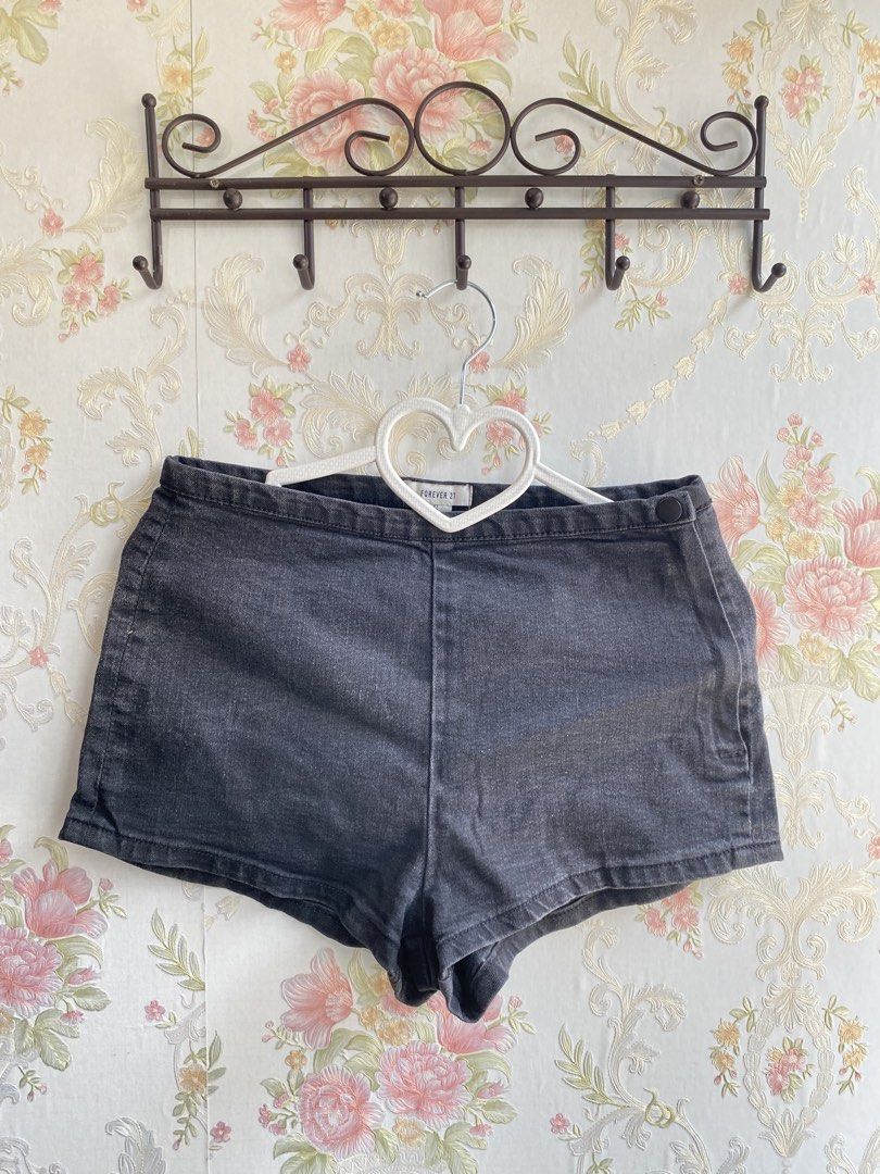 Forever 21 Dark Grey Denim Shorts (Category: Shorts) located in Bulacan. Submitted by str4wberryjj (Listing ID 1467110527, Image 1). Description: - size 24-25 - working button & zipper - get niyo naaa super ganda rin neto! .