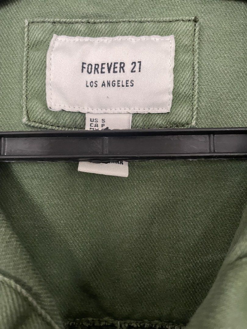 Forever 21 Olive Green Patch Button-Up Jacket Size S (Category: Coats, Jackets and Outerwear) located in Manila. Submitted by mochi_dear (Listing ID 1467002271, Image 3). Description: - Brand: Forever 21 - Size: Small - Color: Olive Green - Style: Utility button-up jacket with long sleeves and button cuffs - Details: Fun front patches (alligator and hedgehog), two functional chest pockets - Condition: Excellent, perfect for layering in cooler wea