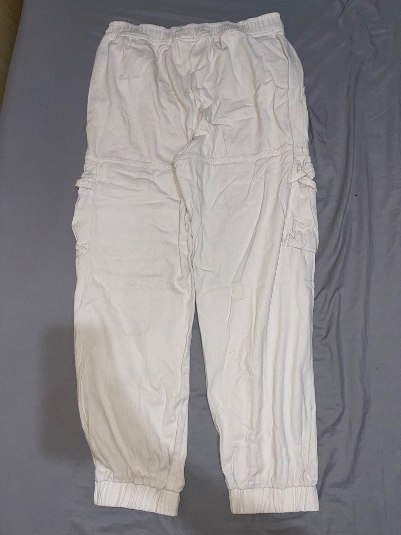 Forever 21 White Cargo Joggers Size XL (Category: Joggers) located in Cebu City. Submitted by meemaoo (Listing ID 1467148182, Image 2). Description: - Forever 21 - Cargo Joggers - Color: White - Size: XL - Details: Elastic waistband, black drawstring closure, multiple side utility pockets, cuffed ankles, and relaxed fit - 100% cotton - Condition: Brand new / Excellent (ready to ship!) -SF FEE SHOULDERED BY BUYER.