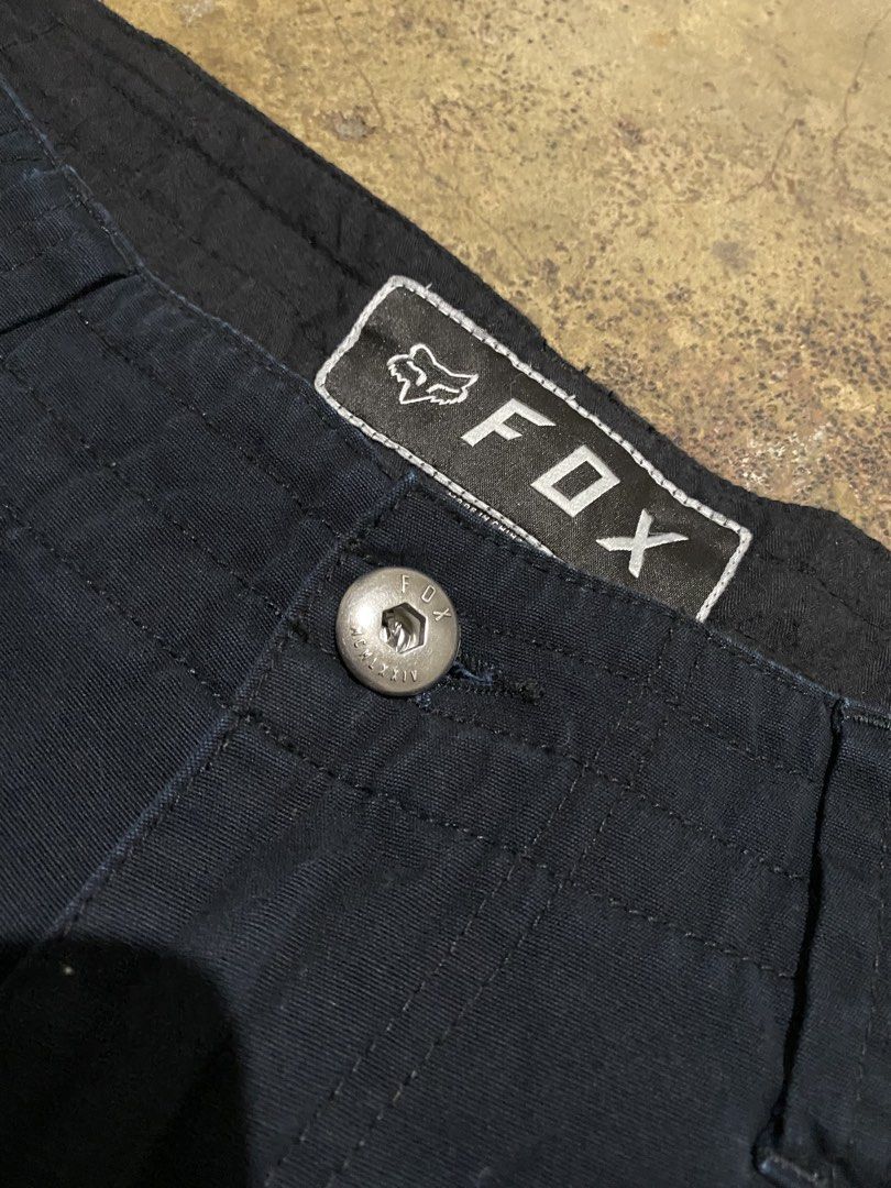 Fox cargo shorts (Category: Shorts) located in Tabaco. Submitted by centthrif55361 (Listing ID 1467100063, Image 3). Description: Fox cargo W:30-32 L:20.5 Excellent condition Color rate 9.5/10 No issue .