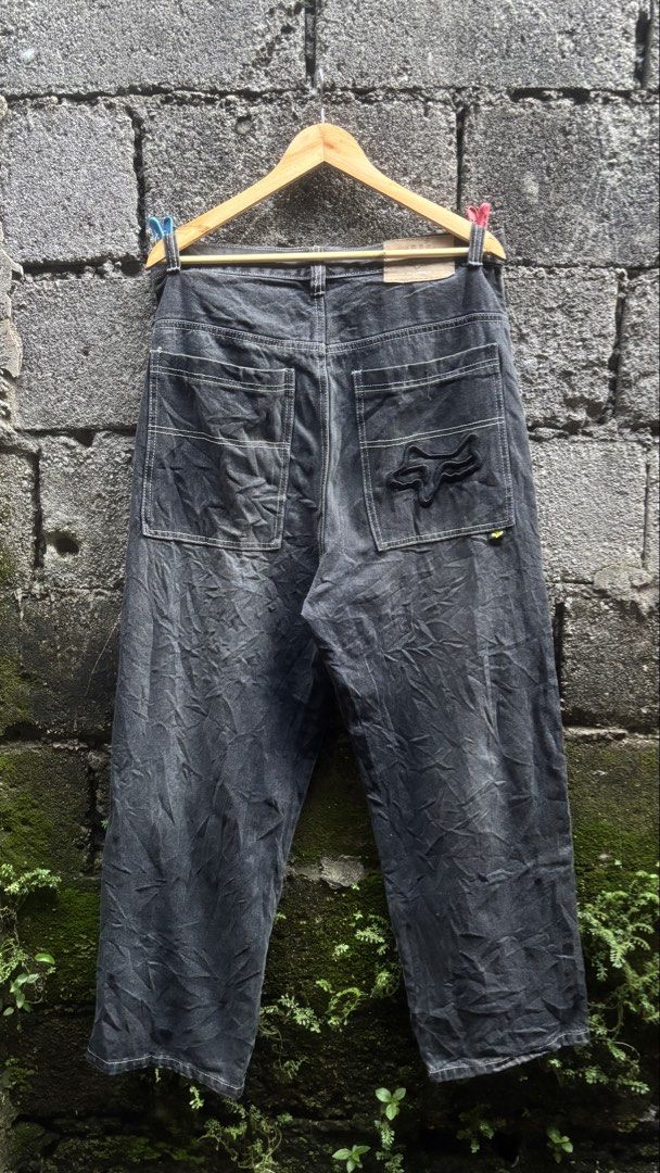 Fox Racing Y2K pants (Category: Jeans) located in Quezon City. Submitted by erodinamict (Listing ID 1467068914, Image 2). Description: Good Condition Waist:33 Length:43 Thigh:13 Hem:10.
