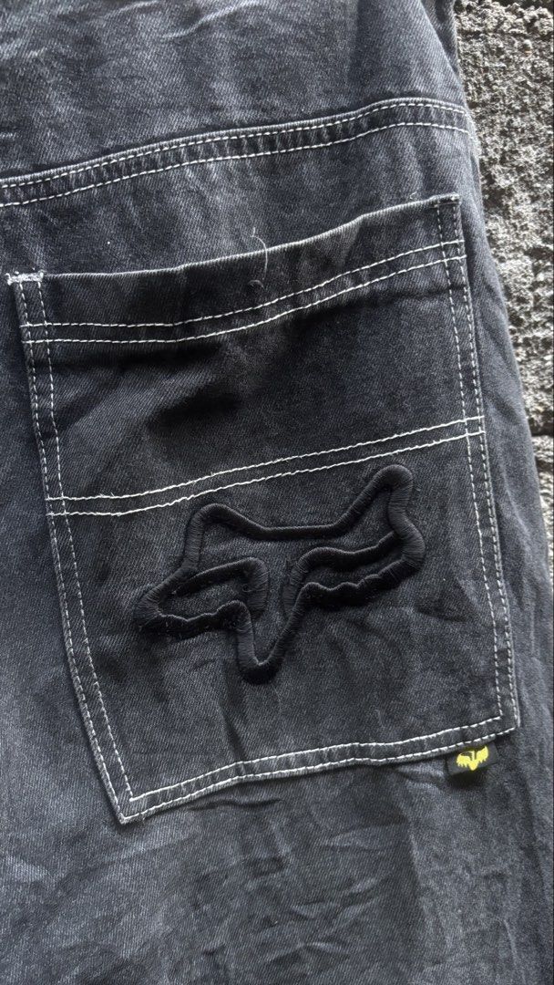 Fox Racing Y2K pants (Category: Jeans) located in Quezon City. Submitted by erodinamict (Listing ID 1467068914, Image 1). Description: Good Condition Waist:33 Length:43 Thigh:13 Hem:10.