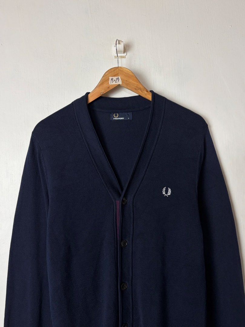 Fred Perry Button up Vneck (Category: Coats, Jackets and Outerwear) located in Manila. Submitted by vinthreads (Listing ID 1467162298, Image 2). Description: OG’ Fręd Prry Button Up V-Neck Men’s Cardigan ~ Quiet luxury, timeless appeal. Size: S on tag can fit to Medium Width: 19/ Length: 27 stretchable As new condition Color rate: 10/10 No issue ______________________________________ 📍Note: Color may vary due to lighting..