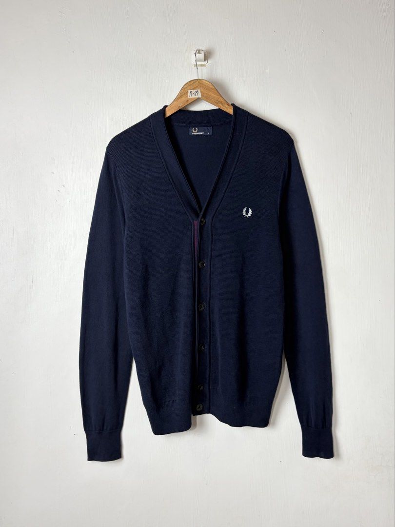 Fred Perry Button up Vneck (Category: Coats, Jackets and Outerwear) located in Manila. Submitted by vinthreads (Listing ID 1467162298, Image 1). Description: OG’ Fręd Prry Button Up V-Neck Men’s Cardigan ~ Quiet luxury, timeless appeal. Size: S on tag can fit to Medium Width: 19/ Length: 27 stretchable As new condition Color rate: 10/10 No issue ______________________________________ 📍Note: Color may vary due to lighting..