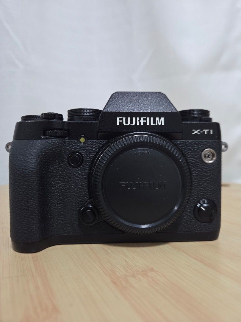 Fujifilm X-T1 Mirrorless Digital Camera Body (Category: Cameras) located in Caloocan City. Submitted by imagines.0113 (Listing ID 1467167536, Image 1). Description: - Fujifilm X-T1 mirrorless camera body (Black, Made in Japan) - Classic top dials for shutter speed and exposure compensation - Large electronic viewfinder with rubber eyecup - Dual command dials (front and back) for easy control - Built-in Wi-Fi and hot shoe mount for flashes - Batte