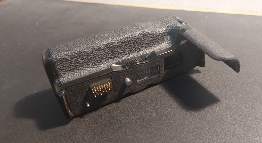 Fujifilm XT2 Vertical Battery Grip (Category: Batteries & Chargers) located in Santa Rosa. Submitted by salicon (Listing ID 1467125526, Image 1). Description: - Compatible with: Fujifilm X-T2 camera - Integrated shutter button, focus joystick, and command dials - Extends battery life and improves vertical shooting ergonomics - Includes Normal/Boost switch on the back - Like new condition, no issues - Negotiable.