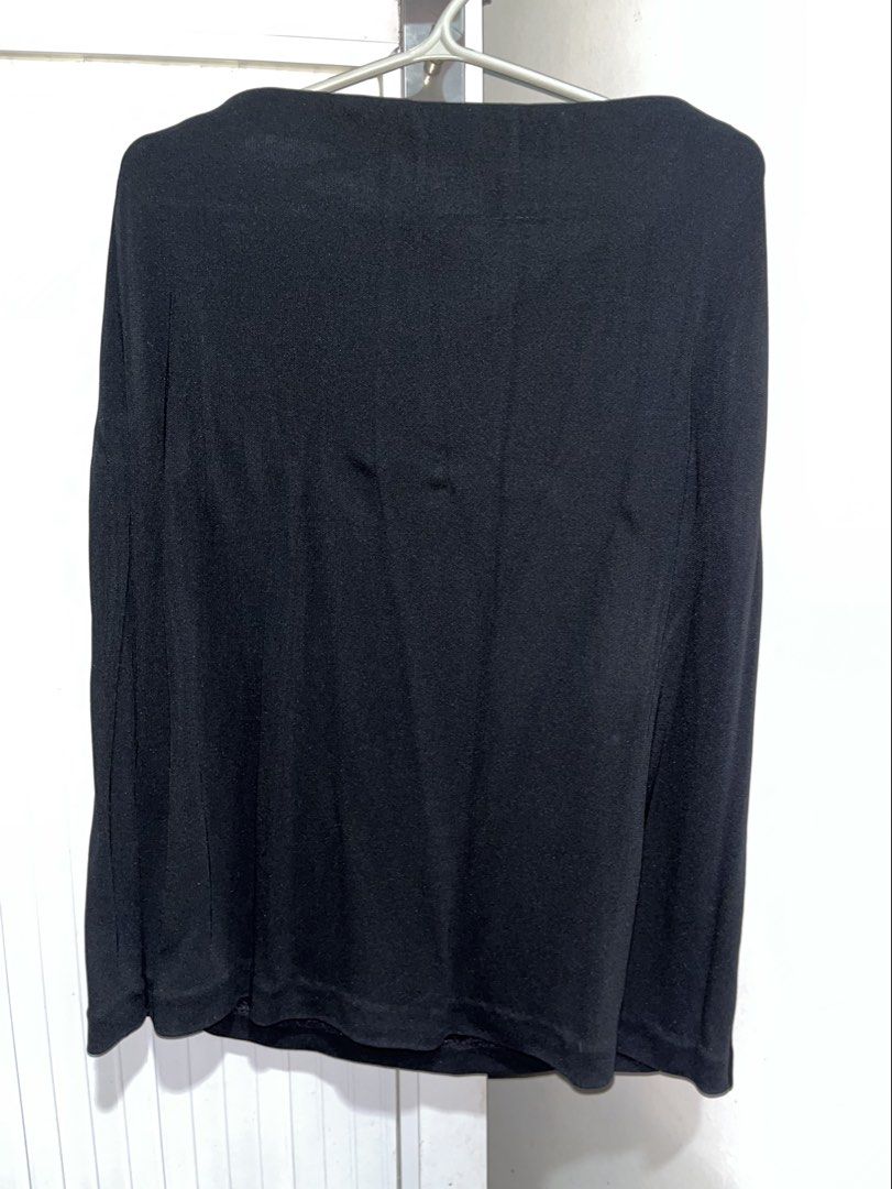 g2000 simple black midi skirt (Category: Skirts) located in Manila. Submitted by shop.erissa (Listing ID 1467125911, Image 2). Description: description: - w:28, l:21 - seamless garterized waist mop: - maribank - bdo.
