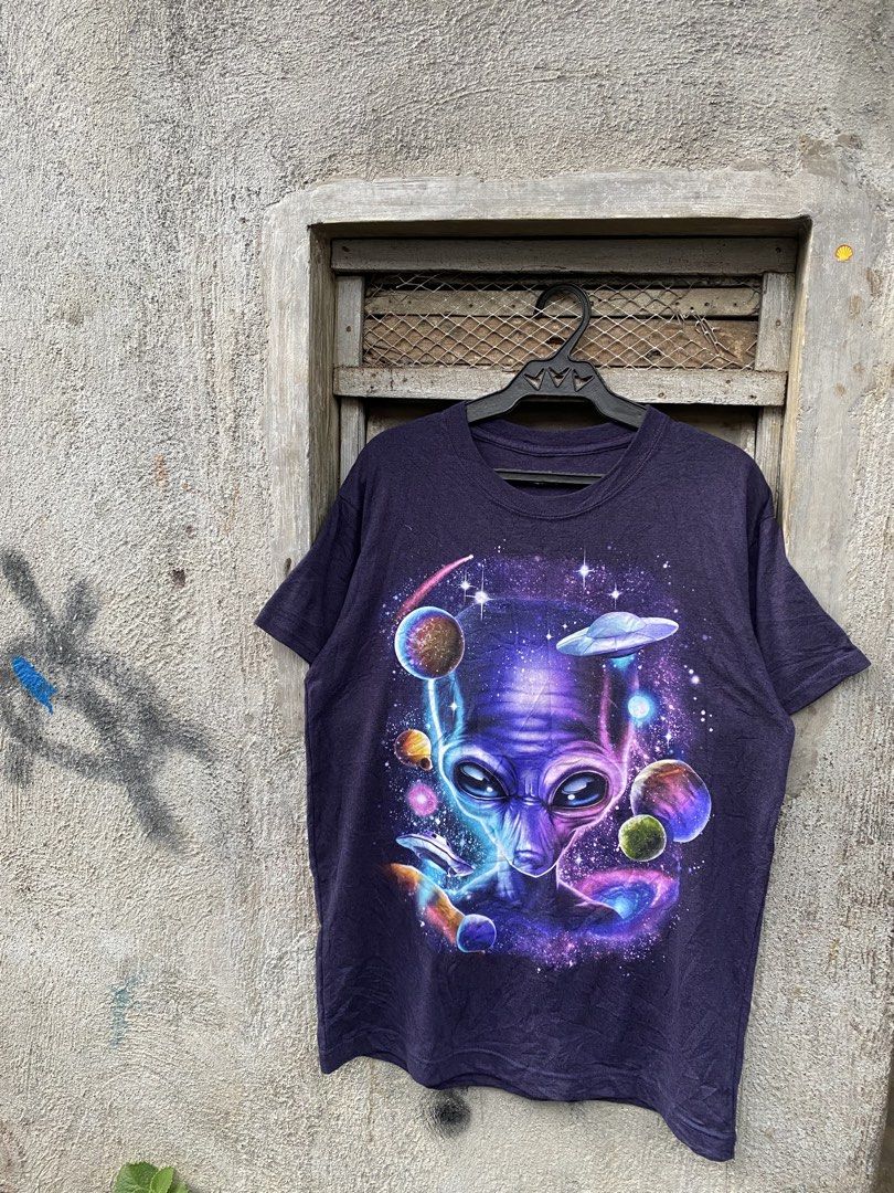 galaxy alien (Category: Tshirts & Polo Shirts ) located in Naga. Submitted by oldstuffed.vtg-07 (Listing ID 1467078471, Image 2). Description: alien galaxy 20/28 medium-large w/ side seam excellent condition no flaws ₱500 shipped.