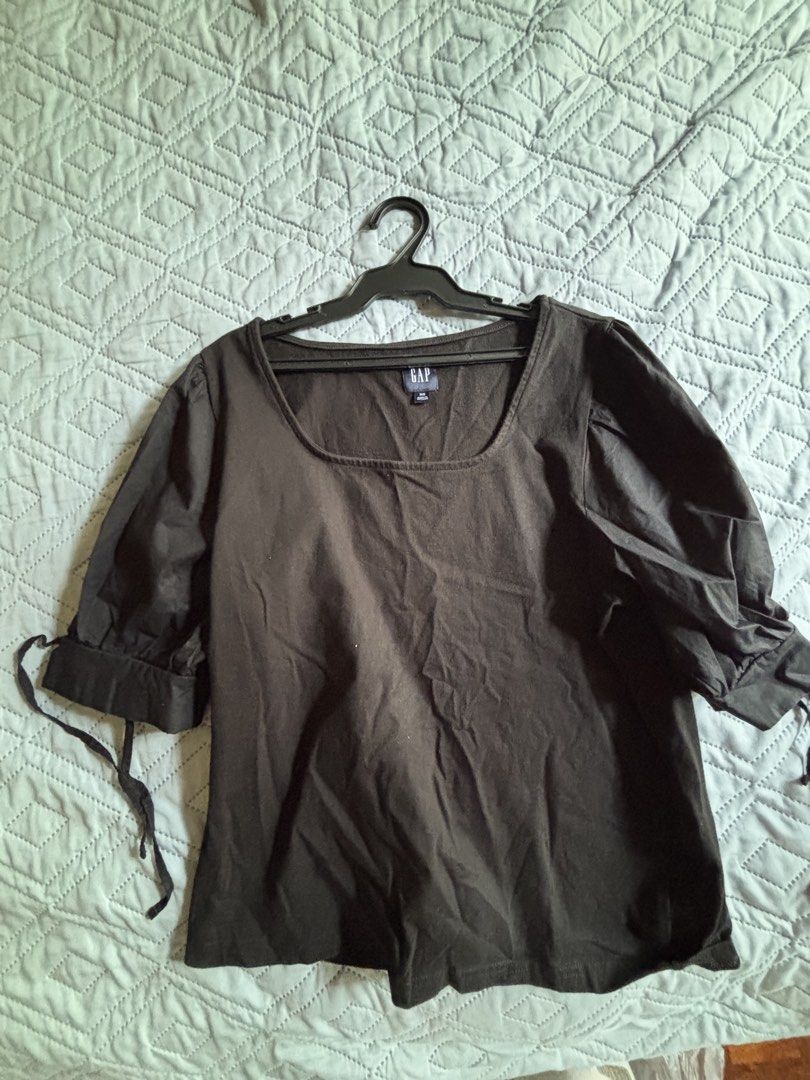 Gap black blouse (Category: Blouses) located in Calamba. Submitted by rache31 (Listing ID 1467000641, Image 1). Description: Gap black blouse .