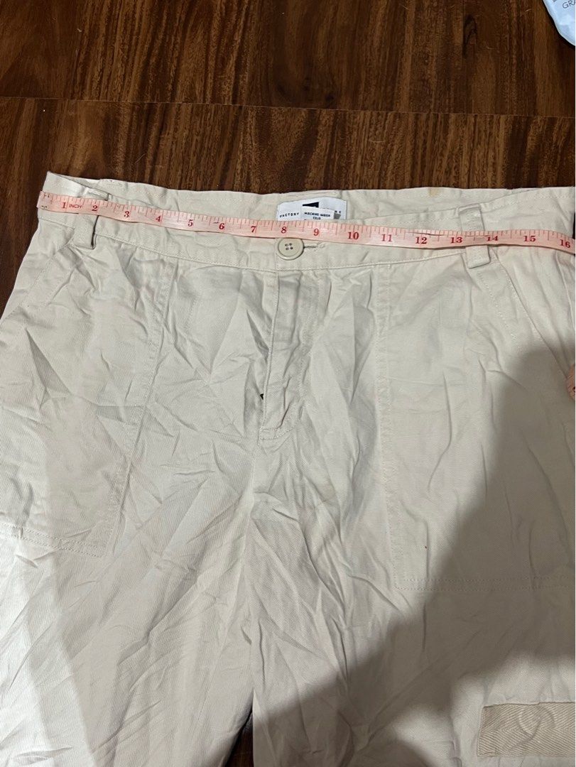 GAP Cargo Pants Y2k 2000s Vintage (Category: Other Bottoms) located in Manila. Submitted by Pilarrrrr (Listing ID 1467055763, Image 3). Description: .