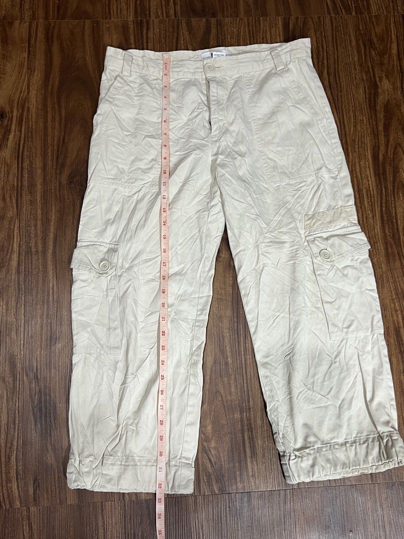 GAP Cargo Pants Y2k 2000s Vintage (Category: Other Bottoms) located in Manila. Submitted by Pilarrrrr (Listing ID 1467055763, Image 2). Description: .