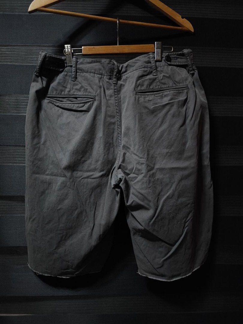Gap Grey Jorts Shorts (Category: Shorts) located in Pasig City. Submitted by abogadosupremo (Listing ID 1467126713, Image 2). Description: - Brand: GAP - Style: Chino/Cargo Shorts - Closure: Button fly - Detail: Raw hem - Pockets: Two side pockets, two back pockets - Fit: Comfortable, casual - Occasion: Summer outings, everyday wear - Styling: Pairs well with t-shirts or polos - THIS IS LEGIT AND ORIGINAL - VERY GOOD CONDITION - NO ISSUE AT ALL, 