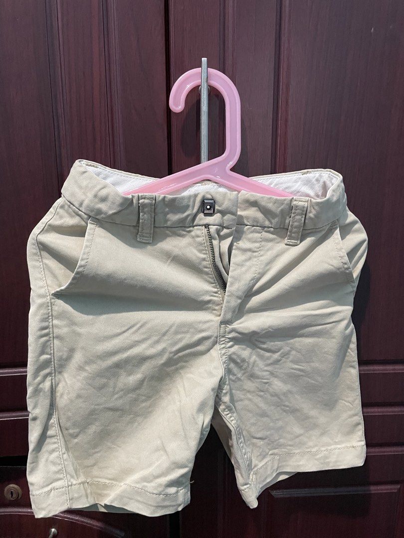 Gap khaki Short (Category: Babies & Kids Fashion) located in Valenzuela. Submitted by shielaaaa_preloved (Listing ID 1466979143, Image 1). Description: Gap khaki short Size 5Y Super like New No stains no flaws Adjustable waistband Working all pockets .