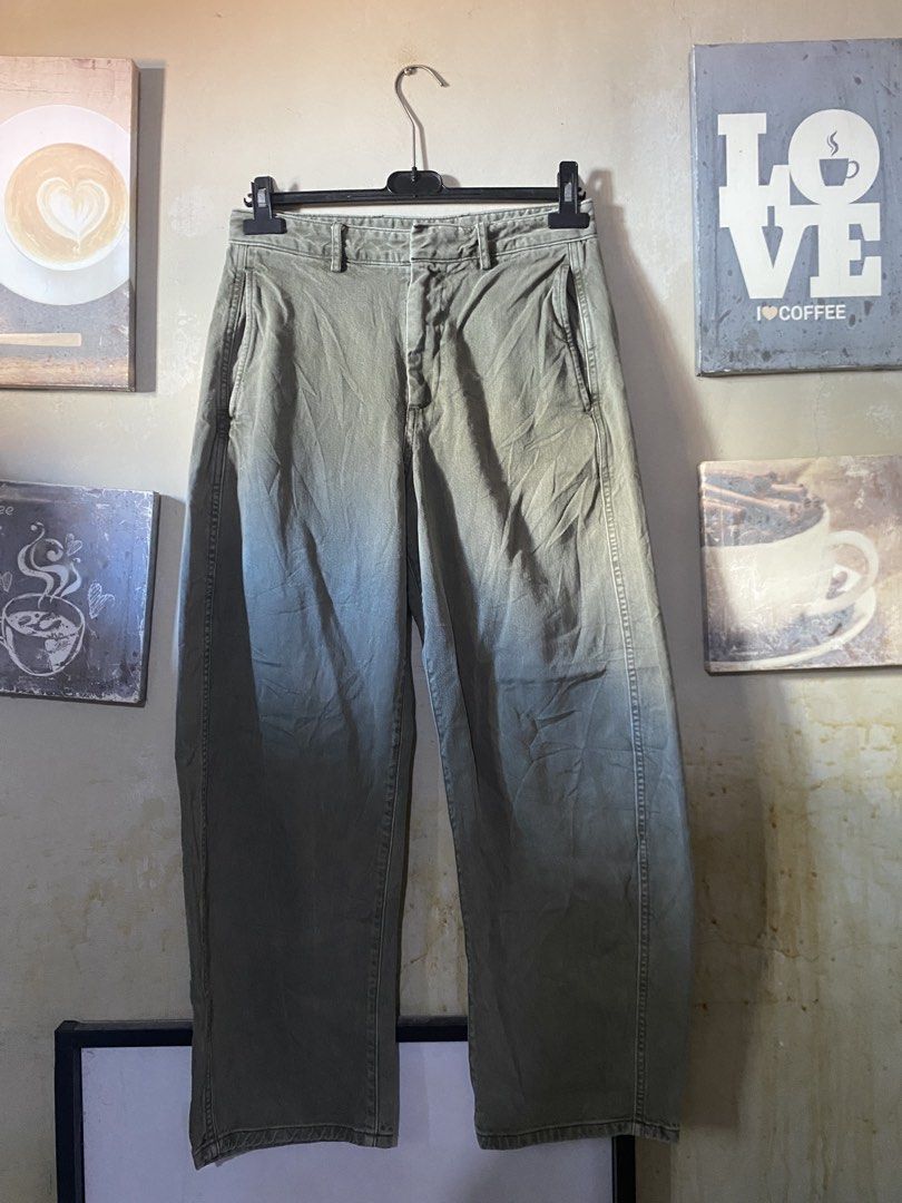 GAP Olive Green Utility Pants (Category: Jeans) located in Manila. Submitted by thrifttothecity (Listing ID 1467139170, Image 1). Description: GAP BARREL PANTS 28-30 x 38 hem 9 Excellent condition Need wash only.