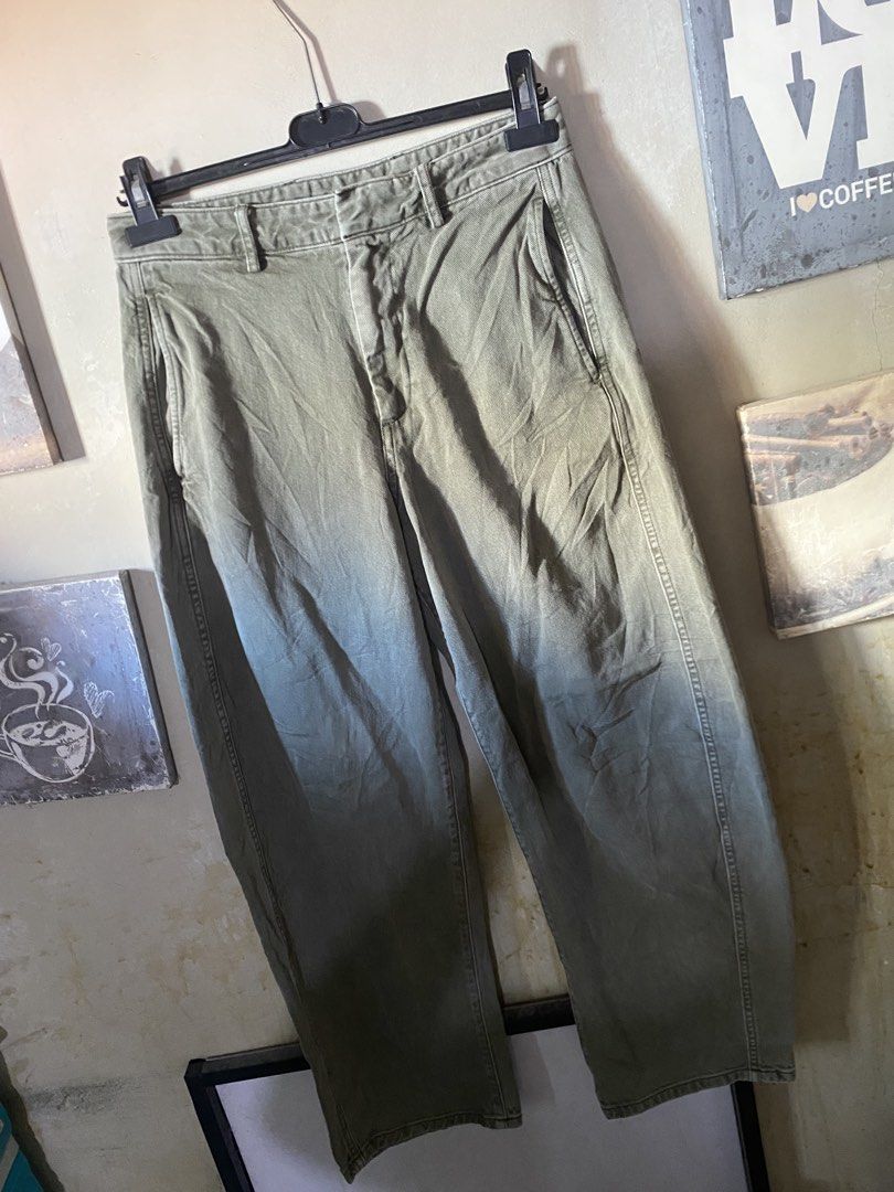GAP Olive Green Utility Pants (Category: Jeans) located in Manila. Submitted by thrifttothecity (Listing ID 1467139170, Image 2). Description: GAP BARREL PANTS 28-30 x 38 hem 9 Excellent condition Need wash only.
