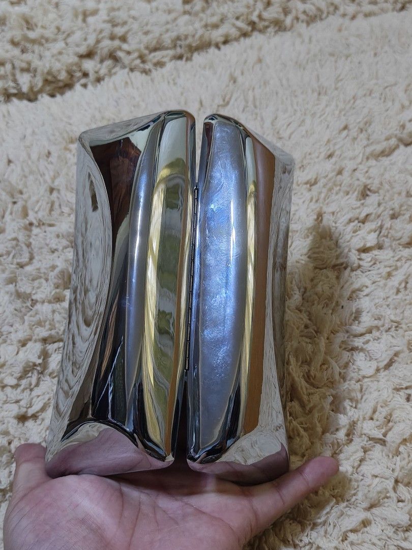 Gentle Monster glasses case (Category: Luxury Accessories) located in Baguio. Submitted by sky_alexander143 (Listing ID 1467028167, Image 3). Description: - Brand: Gentle Monster - Type: Glasses / Sunglasses Case - Exterior: Glossy metallic silver hard shell with a modern curved design - Interior: Soft light-blue velvet lining with embossed Gentle Monster branding - Condition: Well-maintained and ready to use - Ideal for safe storage and stylish 
