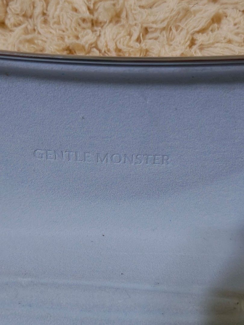 Gentle Monster glasses case (Category: Luxury Accessories) located in Baguio. Submitted by sky_alexander143 (Listing ID 1467028167, Image 1). Description: - Brand: Gentle Monster - Type: Glasses / Sunglasses Case - Exterior: Glossy metallic silver hard shell with a modern curved design - Interior: Soft light-blue velvet lining with embossed Gentle Monster branding - Condition: Well-maintained and ready to use - Ideal for safe storage and stylish 