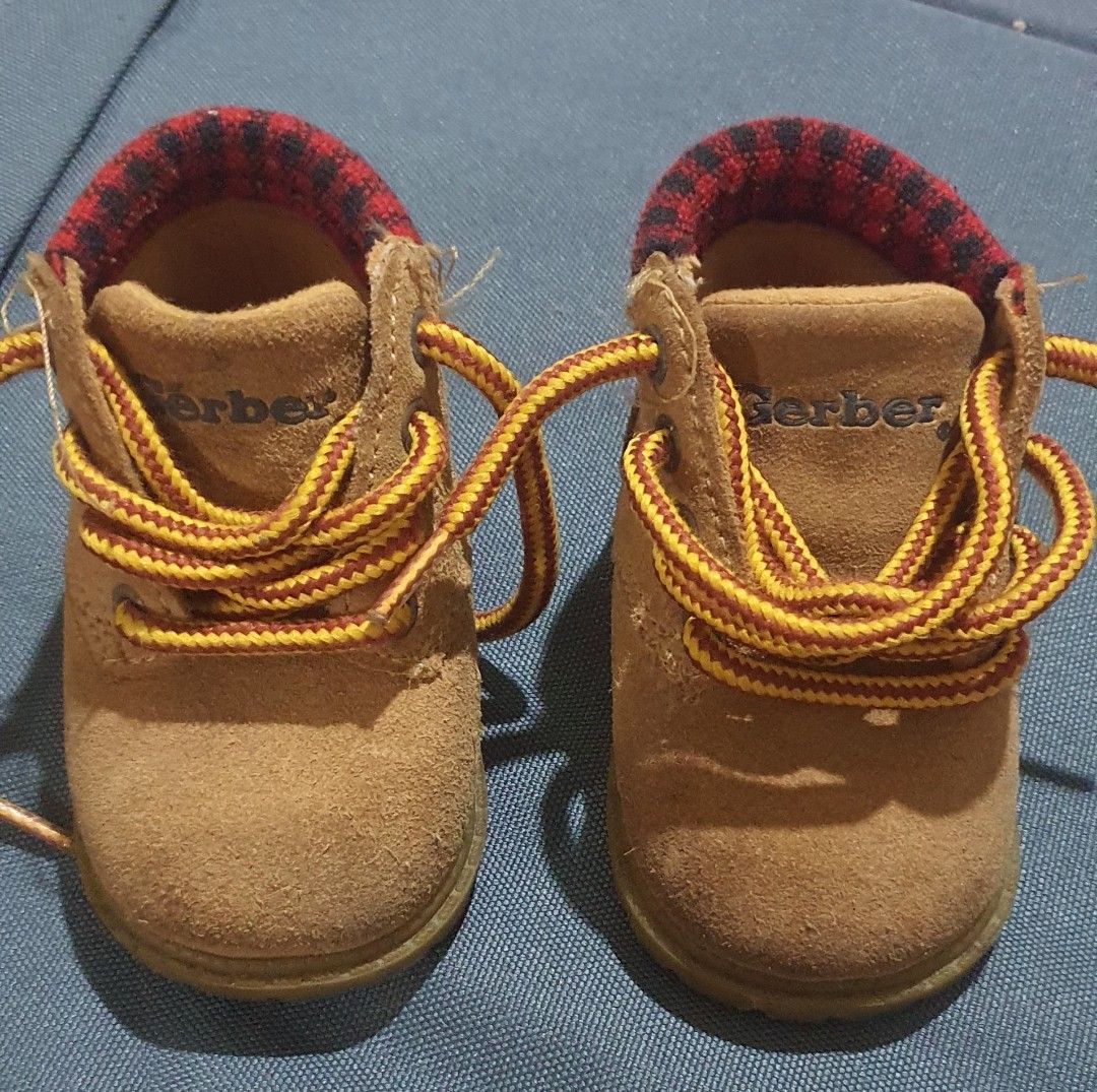 Gerber Baby Boots Tan Size 2 (P230 nalang) (Category: Babies & Kids Fashion) located in Castillejos. Submitted by hornets0000 (Listing ID 1467092763, Image 1). Description: DESCRIPTION: Preloved Gerber Baby Hiking Boots for Baby Boy/Girl 💰 Price: ₱220 (Slightly negotiable para sa sure buyer!) ✨ Condition: Napakaganda pa ng kondisyon. Malinis ang tela, kitang-kita pa ang brand, at walang pudpod sa suwelas. Tingnan ang mga larawan para sa actual c