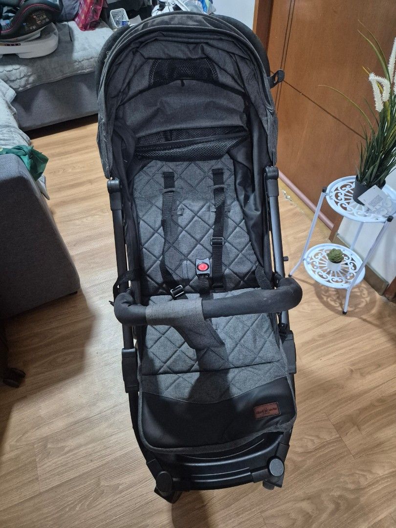 Giant Carrier Baby Stroller (Category: Strollers) located in Caloocan City. Submitted by fitz1021 (Listing ID 1466997930, Image 1). Description: Brand: Giant Carrier Slighly negotiable Foldable Stroller Good for 0 to 5 years old Lowest price on the market RFS: Decluttering.