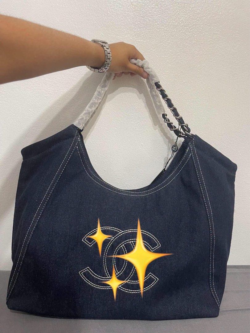 GIFT WITH PURCHASE CHANEL BAG (Category: Tote Bags) located in General Trias. Submitted by trendz_fazhion (Listing ID 1467162216, Image 1). Description: LAST PRICE POSTED‼️ new original usa bought note: Gift with Purchase bag is cannot be bought in a boutique store. This only exclusive to a wholesale seller only as perks to them..