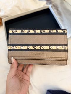 （分類：）位於 。 由 hksell222 提交（商品編號 1467159418，圖片 1）。簡介： 。