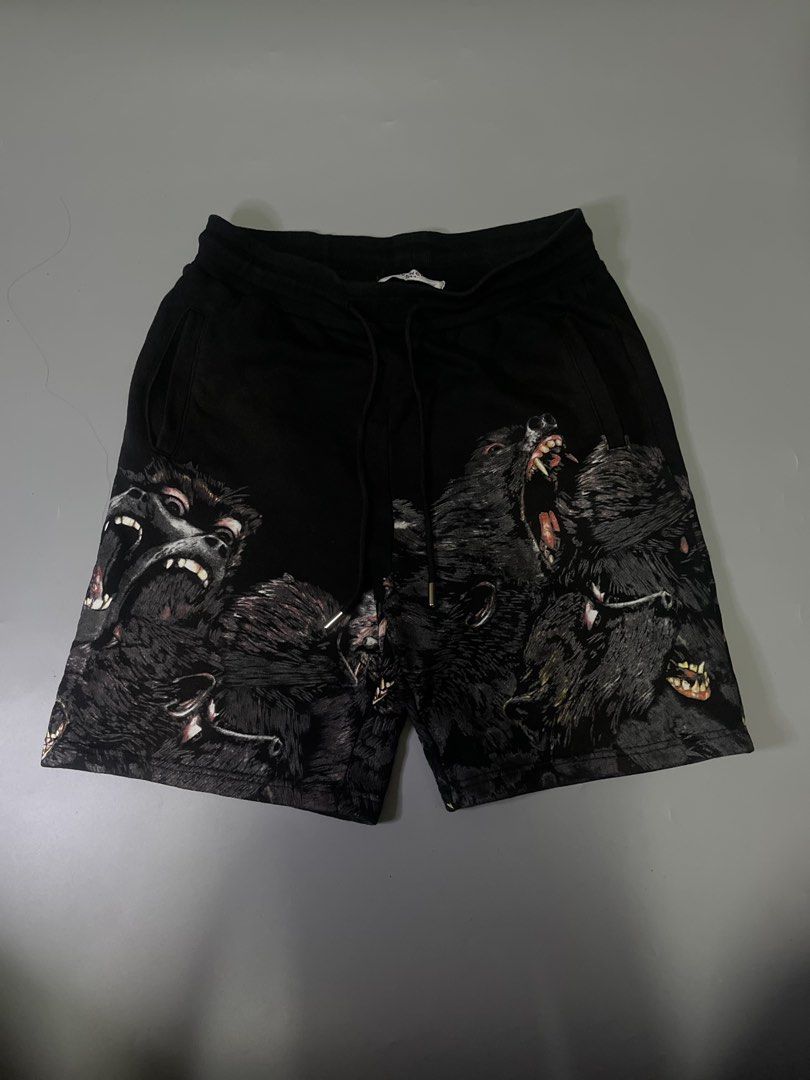 Givenchy “Screaming Monkeys” / “Baboon Print” Shorts (Category: Luxury Apparel) located in Bocaue. Submitted by mosthighcollective (Listing ID 1467012900, Image 1). Description: Givenchy “Screaming Monkeys” / “Baboon Print” Shorts Size: 30-34 waist Dimes: 30-34 waist 19 length Open leg: 11 Excellent condition No issue 1500 only Dm me to purchase 📥 .