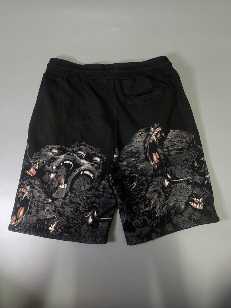 Givenchy “Screaming Monkeys” / “Baboon Print” Shorts (Category: Luxury Apparel) located in Bocaue. Submitted by mosthighcollective (Listing ID 1467012900, Image 2). Description: Givenchy “Screaming Monkeys” / “Baboon Print” Shorts Size: 30-34 waist Dimes: 30-34 waist 19 length Open leg: 11 Excellent condition No issue 1500 only Dm me to purchase 📥 .