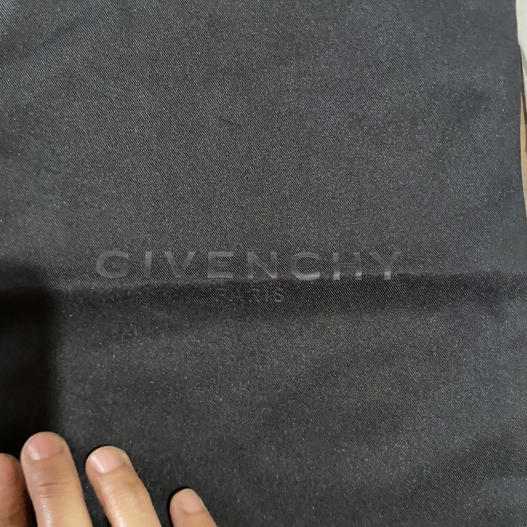Givenchy Take All (Category: Loafers) located in Iligan City. Submitted by authenticdustbags.ph (Listing ID 1467033190, Image 2). Description: fixed fixed!!!.