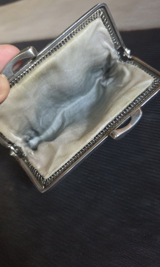 Glomesh silver coinpurse (Category: Purses & Pouches) located in Pagudpud. Submitted by jmpascual044757 (Listing ID 1466985962, Image 3). Description: 100% original! preloved not ukay sourced! still in intact and great condition interior just needs cleaning pass sa barat pass sa maarte no free sf initially posted for 500.