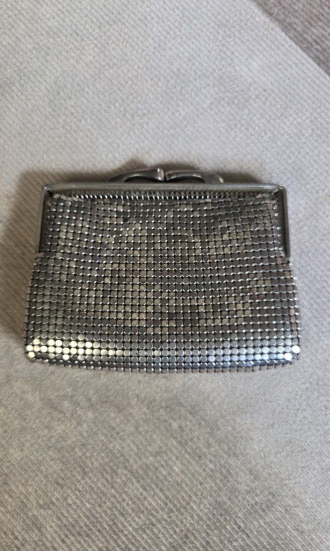 Glomesh silver coinpurse (Category: Purses & Pouches) located in Pagudpud. Submitted by jmpascual044757 (Listing ID 1466985962, Image 1). Description: 100% original! preloved not ukay sourced! still in intact and great condition interior just needs cleaning pass sa barat pass sa maarte no free sf initially posted for 500.