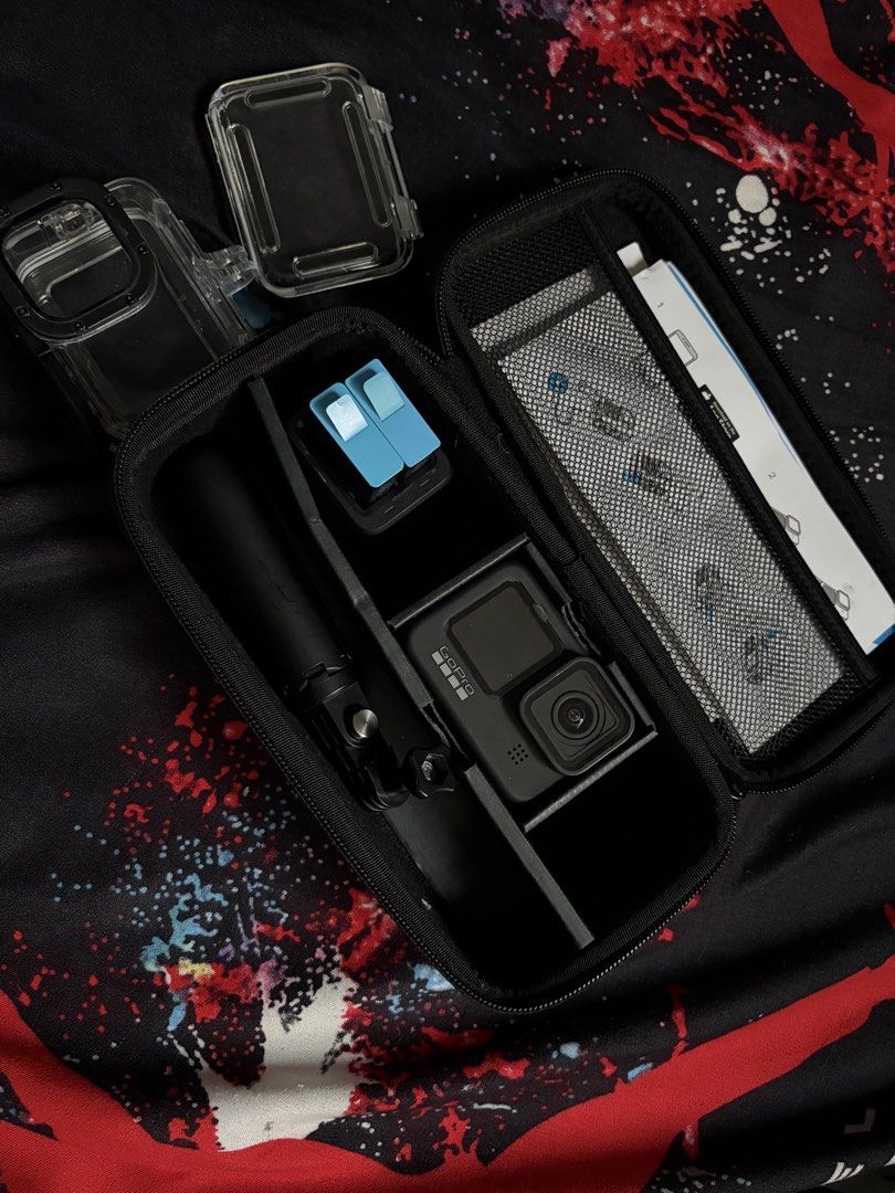 GO PRO HERO 9 BLACK (Category: Cameras) located in Palayan City. Submitted by ljay30 (Listing ID 1467036584, Image 2). Description: - GoPro action camera package - Sturdy black carrying case for easy travel - Handheld grip for steady shots - 3 reliable batteries with blue pull tabs included - Clear waterproof housing shell for underwater use - Manuals and documentation safely stored in the zippered mesh pocket - Neatly packed and ready to go Aski