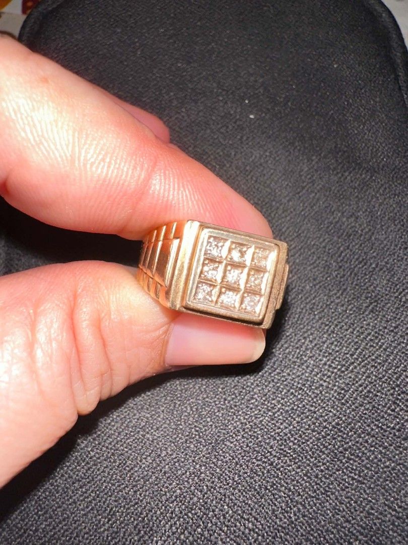 Gold Diamond Cluster Signet Ring (Category: Jewelry) located in Las Pinas. Submitted by calmwolf_2a8740 (Listing ID 1467167117, Image 2). Description: - Material: Gold signet ring - Stone: Cluster of 9 secure small diamonds in a square face - Design: Unique textured link pattern along the sides of the band - Feel: Substantial, heavy weight with classic styling - Condition: Clean metal and stones in excellent shape - Size 9. Unisex fit - 6.85 gram
