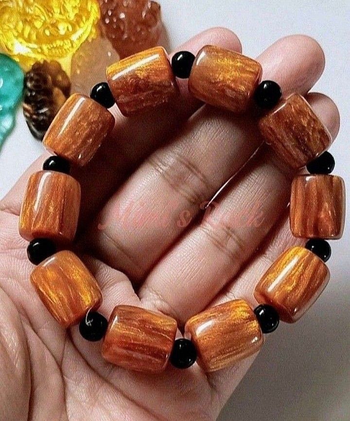 GOLDEN SEA WILLOW BARREL BRACELET (Category: Bracelets) located in Taguig. Submitted by mimisrack (Listing ID 1467160184, Image 1). Description: 🤎🌿 Grounding & stability – associated with feeling centered, secure, and balanced. 🛡️ Protection – traditionally linked with protective energy and warding off negativity. 💰 Prosperity & abundance – golden-brown tones symbolically represent wealth, success, and material stability. 💪 Strength & resili
