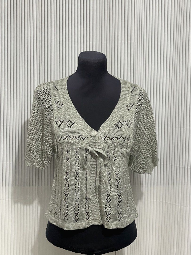 Gray Knitted Cardigan (Category: Others Tops) located in Tuguegarao City. Submitted by ziggerryy (Listing ID 1467029774, Image 1). Description: No flaws. No holes. Fits S-M Super ganda😍 Has glittery effect ‼️Last price already‼️.