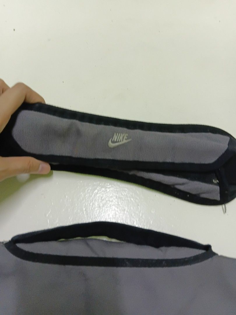 GRAY SLING BAG NIKE (Category: Sling Bags) located in Manila. Submitted by daphnefinds1 (Listing ID 1467104218, Image 3). Description: neef wash only.