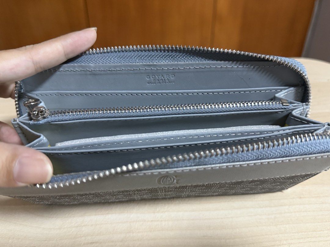 Gray Zip Around Wallet (Category: Wallets & Card holders) located in San Pedro. Submitted by cutiepagong (Listing ID 1466978546, Image 3). Description: - Got it from Tiktok live selling (from Tito Whils) -RFS: atat mag mine hindi nakikinig! 😂 akala ko yung mga jukay na high chance og, copy lang pala. .