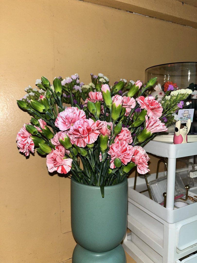 Green Ceramic Hourglass Vase (Category: Vases & Decorative Bowls) located in Baguio. Submitted by jessam.gamboa (Listing ID 1467160902, Image 2). Description: .