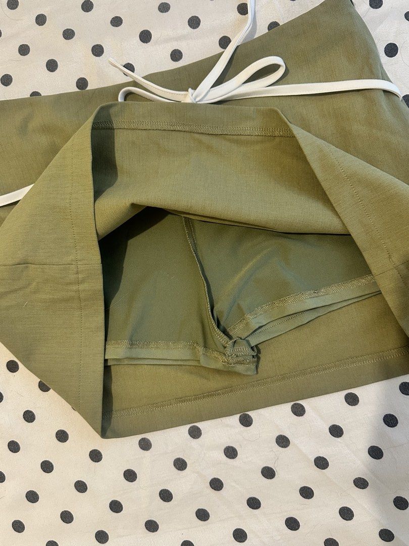 Green Skort with White String Tie Size M (Category: Skirts) located in San Pedro. Submitted by sweetcosmics (Listing ID 1467072861, Image 2). Description: - Brand: SHEIN - Color: Green - Size: M / EU 38 / US 6 - Design: Built-in shorts underneath, decorative white string tie at the front, side zip closure.