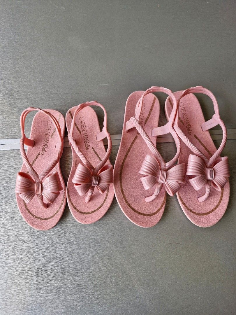 Grendha bela sofisticada sandals (Category: Babies & Kids Fashion) located in Quezon City. Submitted by declttermum (Listing ID 1467018470, Image 2). Description: Preloved sweet pink grendha bela sofisticada sandals used 2x only. Like new condition. Very pretty in actual. Wysiwyg. Available by December. Sizes: US 11 - 18cm US 2 - 21.2cm #grendha #grendhakids #grendhakidssandals #kidssandals #grendhabelasofisticada #grendhasweetpinkbelasofisticada