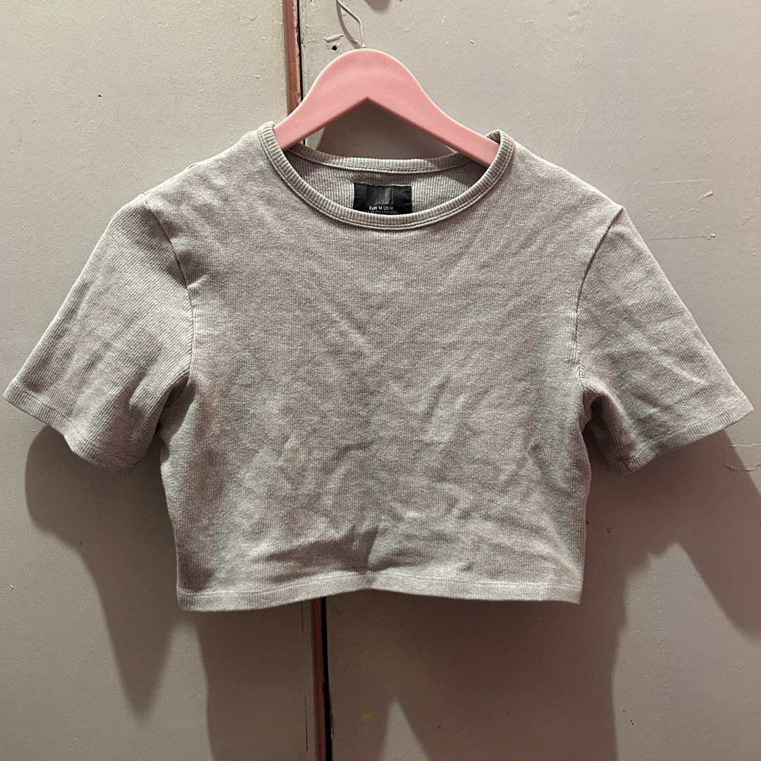 Grey Ribbed Crop Top (Category: Sleeveless) located in Mandaluyong City. Submitted by strawbyeries (Listing ID 1467142170, Image 1). Description: - Size: M - Color: Grey - Material: Stretchy ribbed fabric - Design: Short sleeves and classic crew neckline - Fit: Body-hugging crop top - Styling: Great for pairing with high-waisted jeans or skirts for everyday outfits.