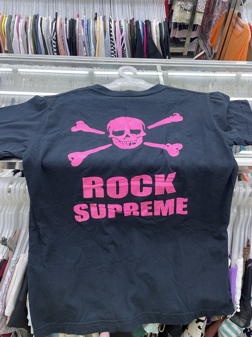 Grunge shirt (Category: Tshirts & Polo Shirts ) located in Lucena. Submitted by riyizthriftz (Listing ID 1467098978, Image 1). Description: Grunge shirt Skull shirt Y2k shirt Size small Good condition Color rate 9/10 .