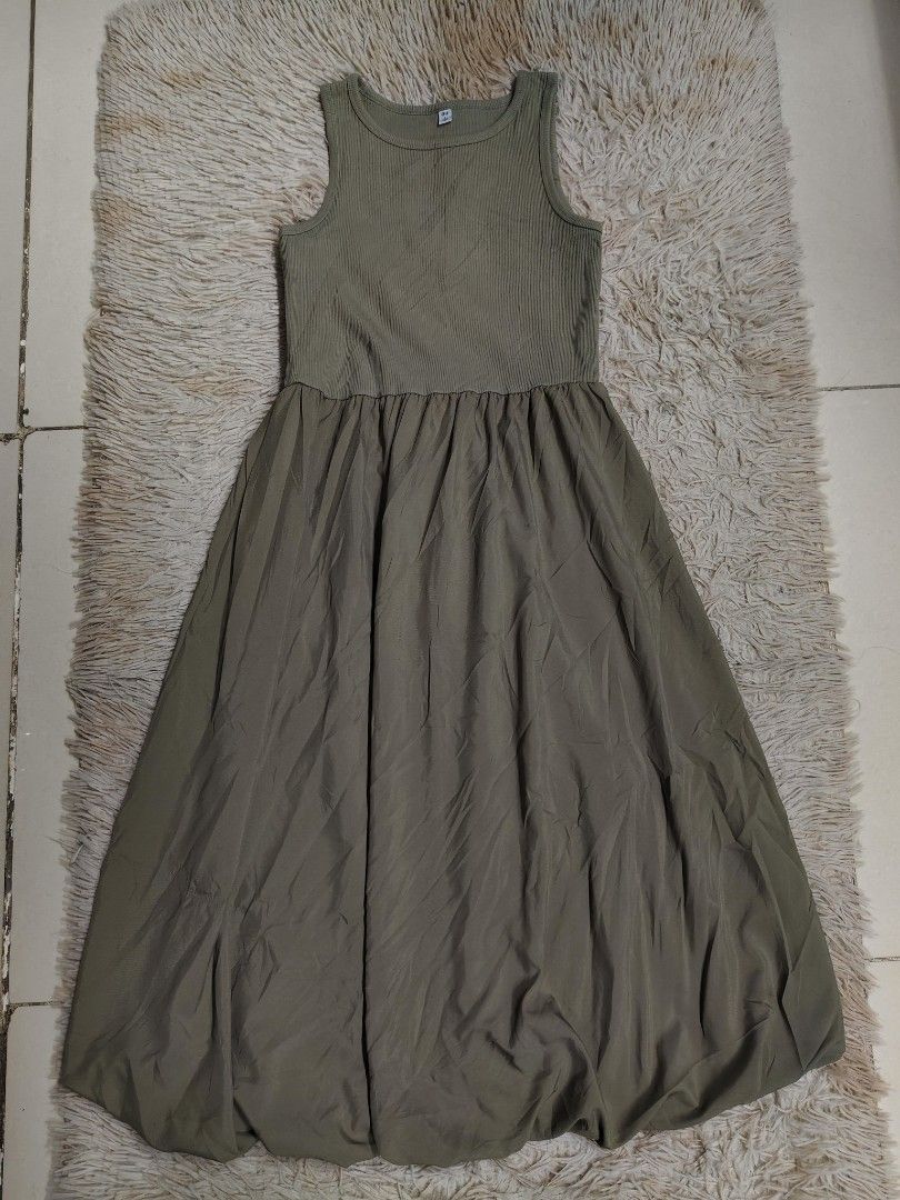 GU Bubble Hem Dress (Sleeveless) (Category: Dresses) located in Angeles City. Submitted by miss_independent01 (Listing ID 1466995772, Image 3). Description: GU Bubble Hem Dress (Sleeveless) Color: Olive Width: 16 (Large on tag) Length: 44 MOP: Gcash ✅ Mine Now, Pay Now ✅ First to Pay, Gets the Item 📍 PAMPANGA Courier: JnT 🚚🚚 PM 💌💌.