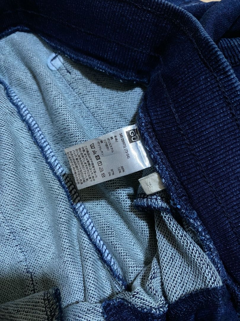 GU Denim-Effect Jogger Sweatpants (Category: Joggers) located in Cadiz. Submitted by davidspothead (Listing ID 1467141386, Image 3). Description: Medium on tag Waist 30-32 Length 38.5" Excellent condition.