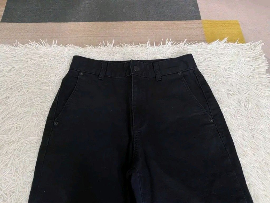 GU HIGHWAISTED FLARE JEANS (L) (Category: Jeans) located in Manila. Submitted by jpnbrandedcollection (Listing ID 1466981293, Image 2). Description: GU HIGHWAISTED FLARE JEANS SIZE:LARGE ON TAG WAISTLINE 29/31 LENGTH 38 480 ONLY EXCELLENT CONDITION .