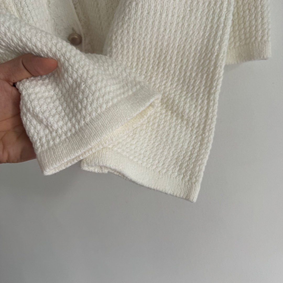 GU knitted blazer (Category: Coats, Jackets and Outerwear) located in Manila. Submitted by apparella.ph (Listing ID 1466979833, Image 3). Description: Bought i. Japan Used once lang din Super pretty lakas maka sosyal Minimal faded kng ung butones kasi nastock sya sa cabinet but 10/10 condition cab pass as new parin Bust:46 Length:20 ☑️Everything is my Own preloved / BNWT/BNWOT ☑️ not thrifted/Ukay ☑️ malukot sa picture kasi na stock sa cabinet (t