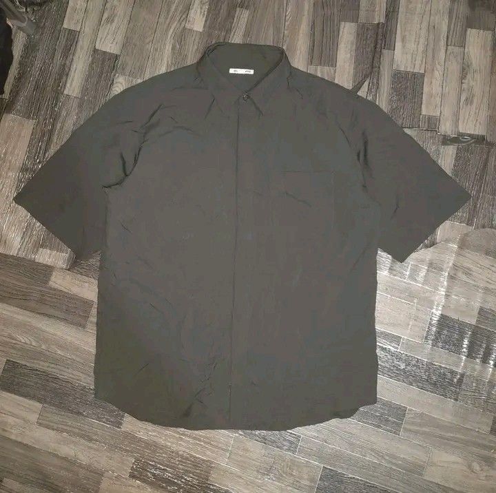 GU MEN'S BUTTON DOWN POLO SHORT SLEEVE (Category: Tshirts & Polo Shirts ) located in Mandaue City. Submitted by indayftjesiediva (Listing ID 1466994411, Image 1). Description: GU MEN'S BUTTON DOWN POLO SHORT SLEEVE MEDIUM OVERSIZED 22X27 BEST FIT XL GOOD AS NEW COLOR RATE 10/10 NO ISSUE MINE 350 + SF ONLY 🔥 DM IF INTERESTED 📩.