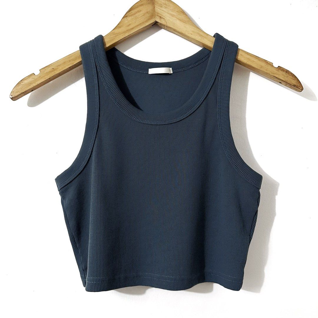 GU Ribbed Tank Top (Category: Sleeveless) located in Taguig. Submitted by intransitforyou (Listing ID 1467160049, Image 1). Description: .