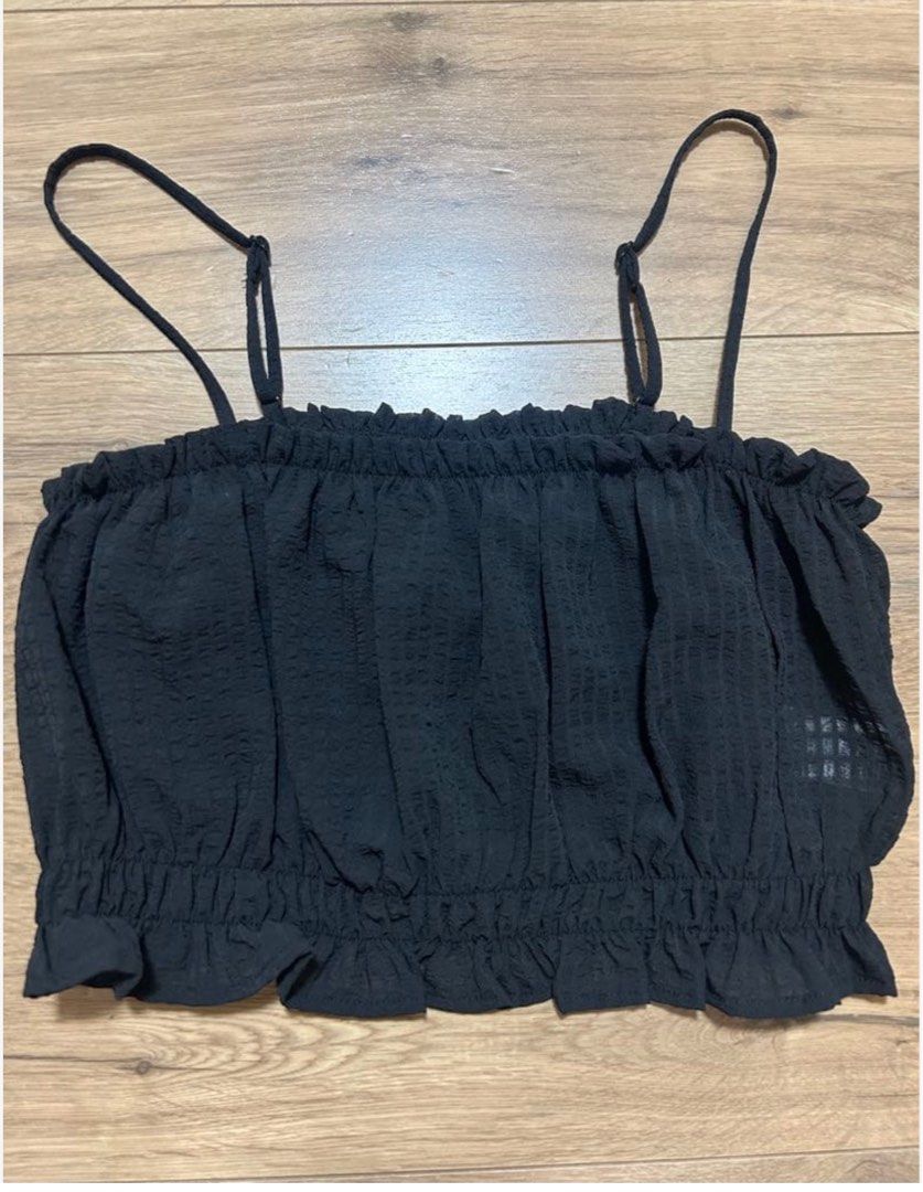 Gu Trim Sleeveless Cami Top (Category: Sleeveless) located in Taguig. Submitted by intransitforyou (Listing ID 1467160821, Image 3). Description: .