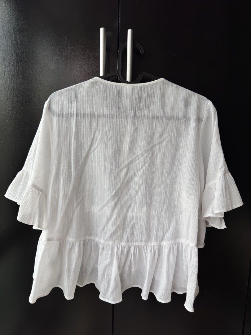 GU White Lace Trim Button Down Blouse Size M (Category: Blouses) located in Makati City. Submitted by rj_0912 (Listing ID 1467164486, Image 2). Description: .